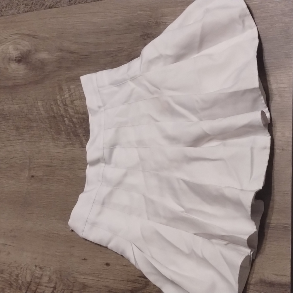 Pleated white skirt